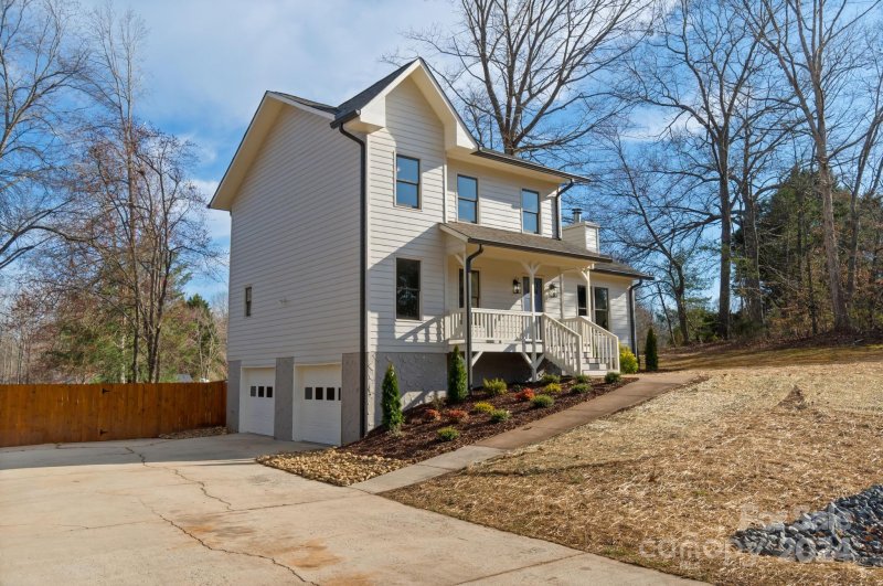 Property image 3 at 1256 Canseco Lane, Hickory, NC 28602