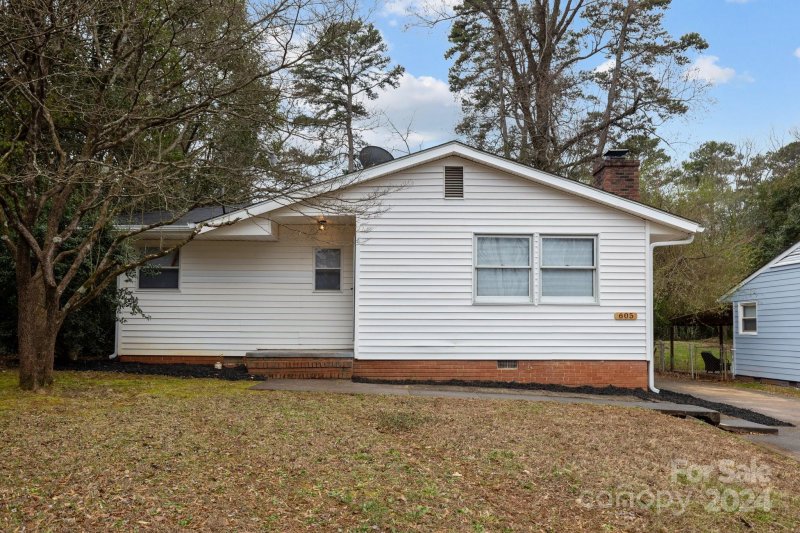 Property image 2 at 605 Wilbrown Circle, Charlotte, NC 28217