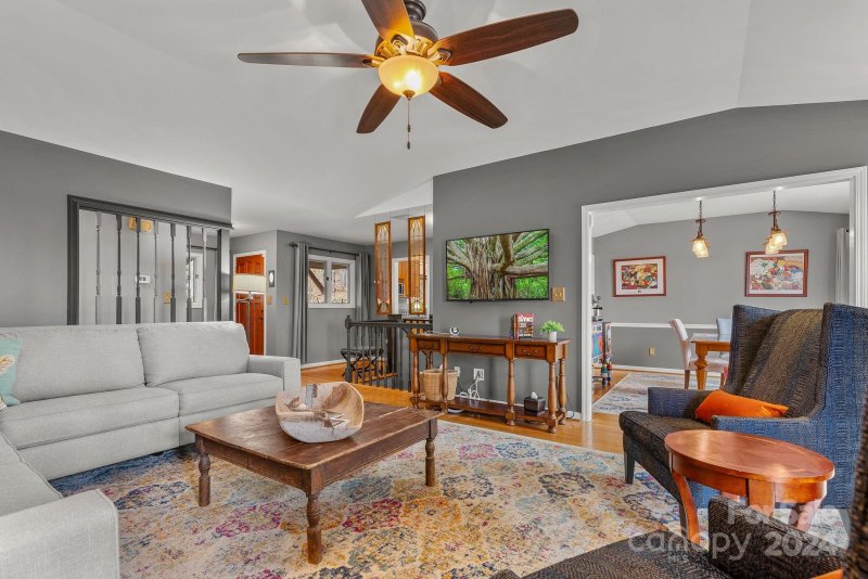 Property image 4 at 504 Kings Ridge, Asheville, NC 28804