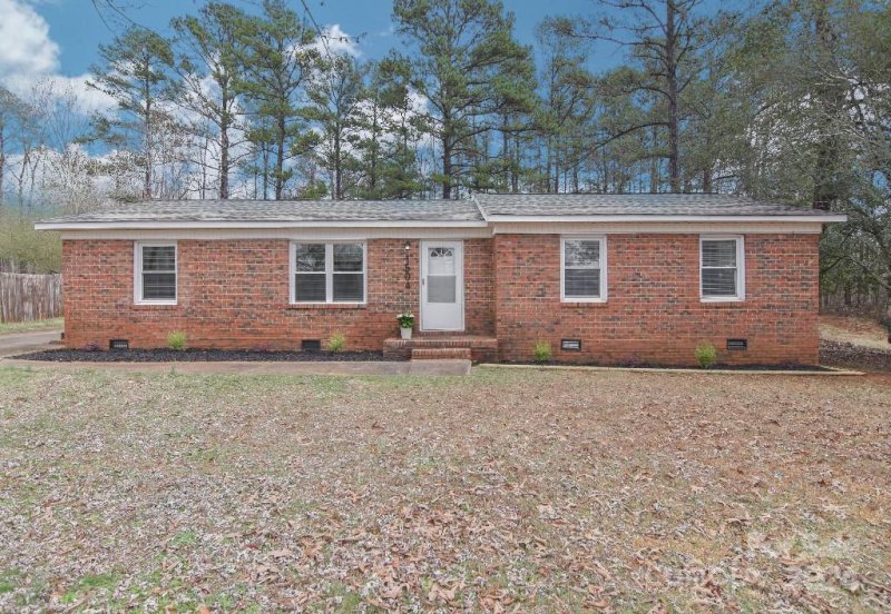 1504 Northwoods Drive