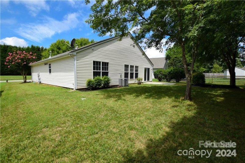 Property image 2 at 108 Winborne Drive, Mooresville, NC 28115