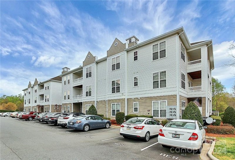 Property image 2 at 18801 Oakhurst Boulevard, Cornelius, NC 28031