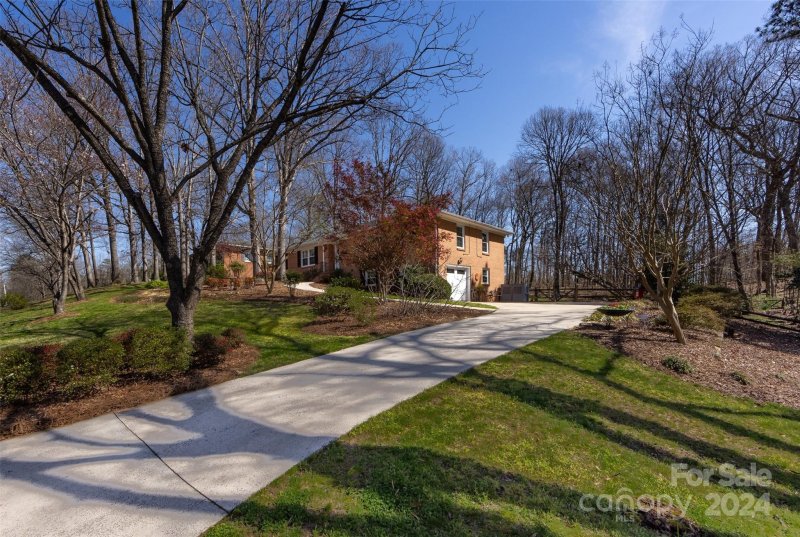 Property image 3 at 1814 Summerhill Drive, Charlotte, NC 28212