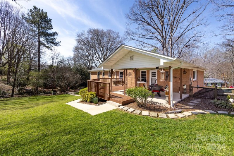 Property image 5 at 1814 Summerhill Drive, Charlotte, NC 28212