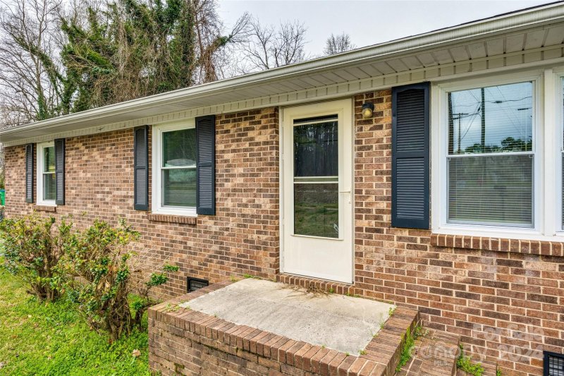 Property image 2 at 802 Athenia Place, Bessemer City, NC 28016