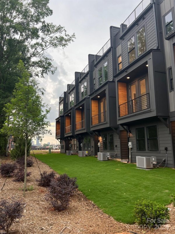 Property image 2 at 1021 Northend Drive, Charlotte, NC 28206