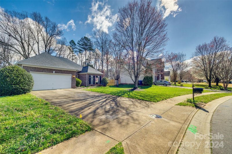 Property image 2 at 13621 Edgetree Drive, Pineville, NC 28134