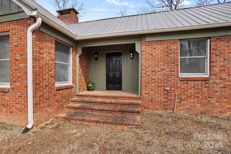 Property image 3 at 118 Underwood Drive, Hendersonville, NC 28739