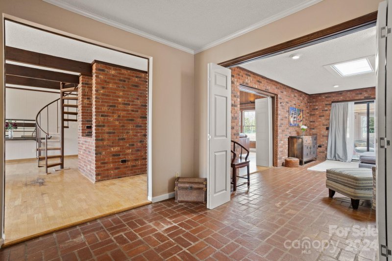 Property image 4 at 118 Underwood Drive, Hendersonville, NC 28739