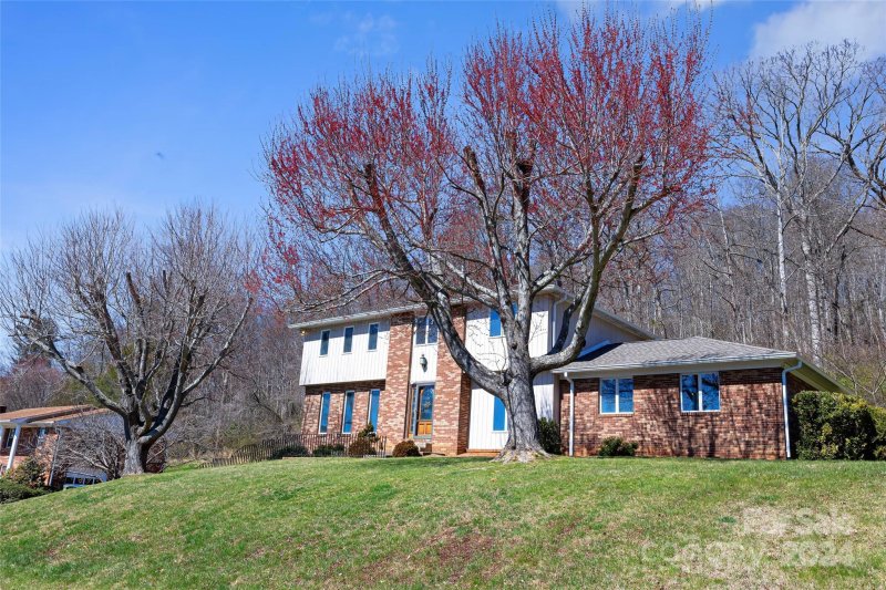 Property image 5 at 53 Braddock Way, Asheville, NC 28803