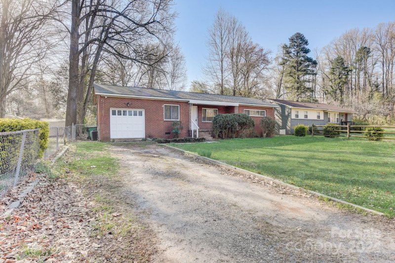 Property image 3 at 721 Dewolfe Street, Charlotte, NC 28208