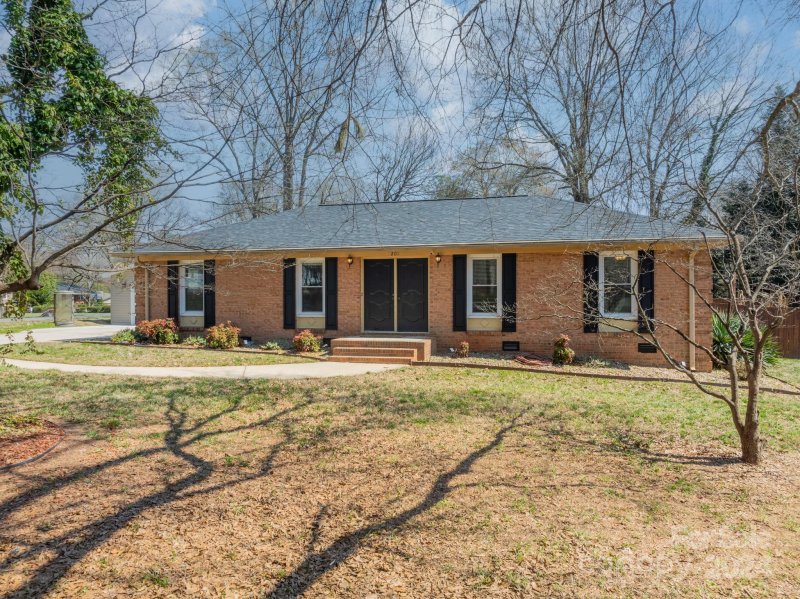 201 General Robert E Lee Street