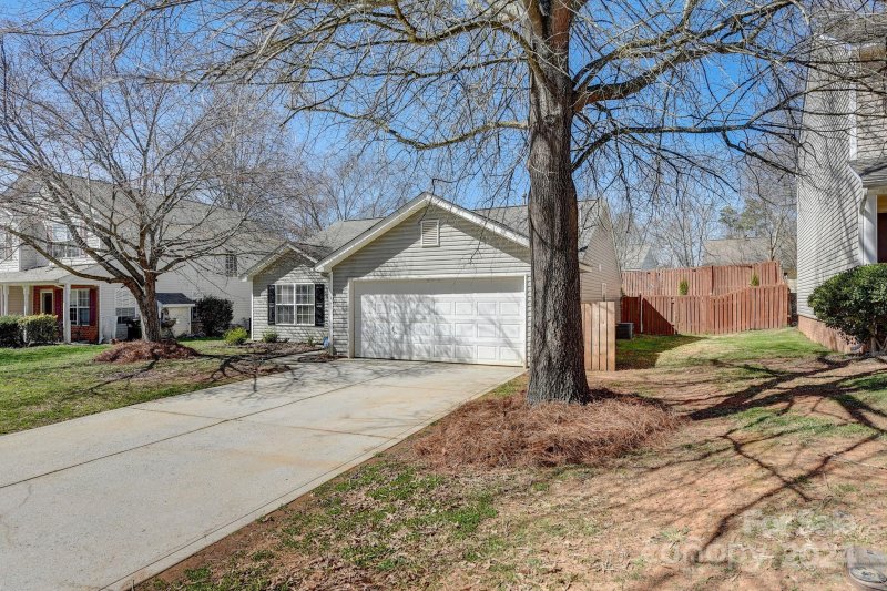 Property image 3 at 809 Settlement Drive, Clover, SC 29710