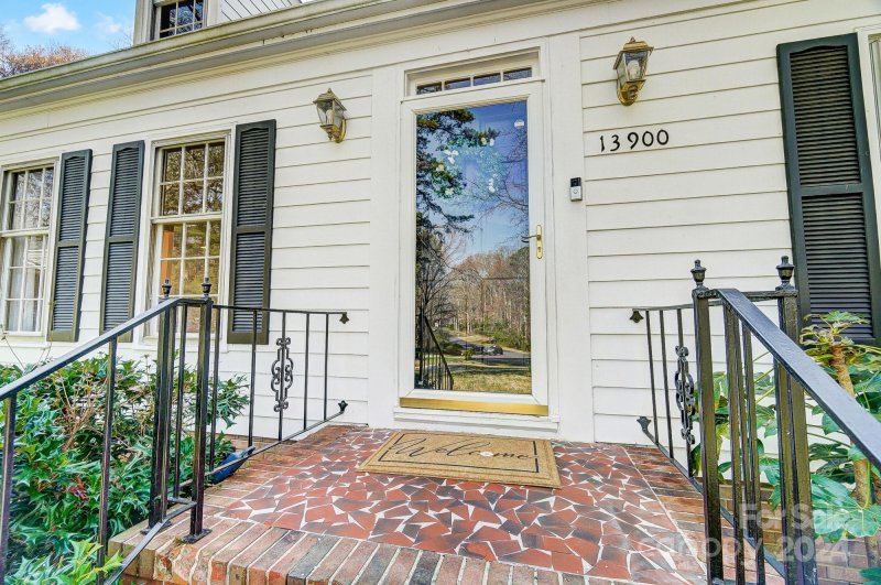 Property image 4 at 13900 Double Girth Court, Matthews, NC 28105