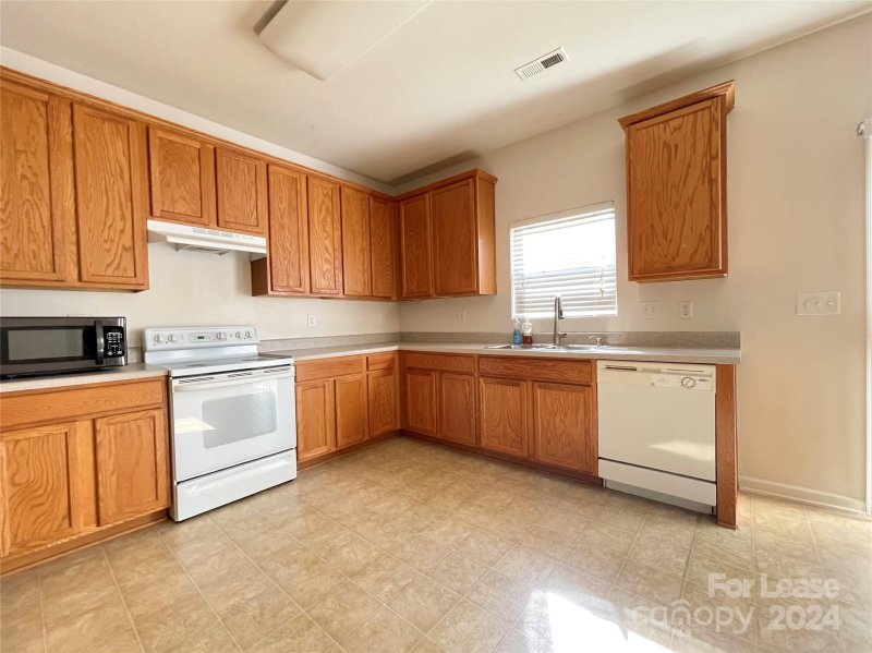 Property image 4 at 7409 Lamplighter Close Drive, Matthews, NC 28105