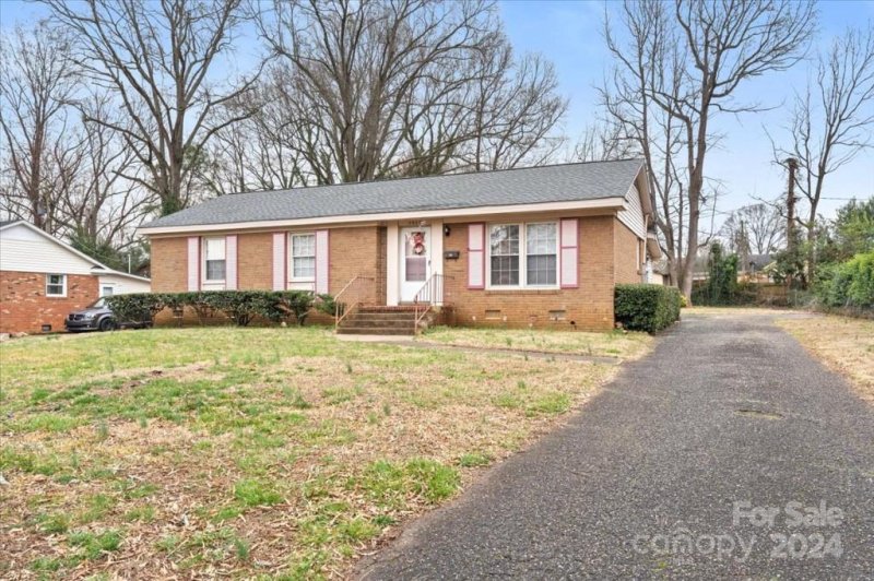 Property image 4 at 5906 Whitingham Drive, Charlotte, NC 28215