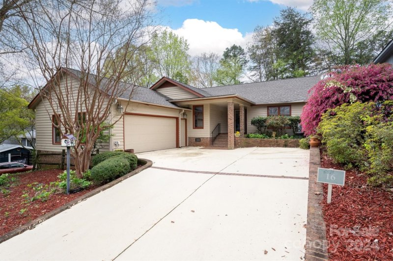 Property image 3 at 16 Shipmaster Court, Clover, SC 29710