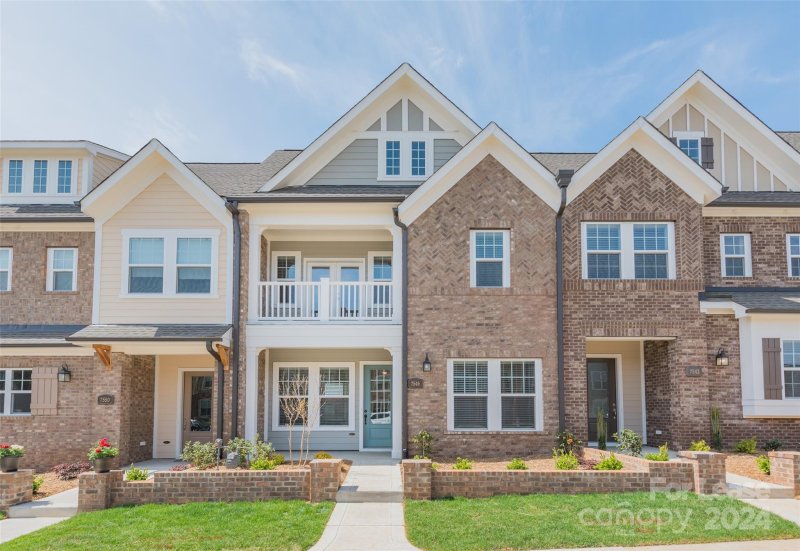 7546 Waverly Walk Avenue