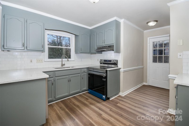 Property image 5 at 2618 Spring Glen Avenue, Charlotte, NC 28212