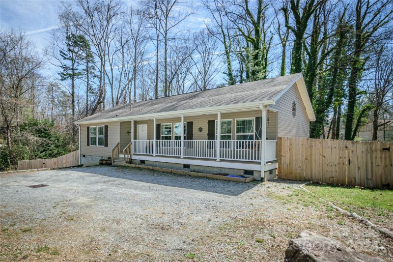 32 Beechwood Lakes Drive