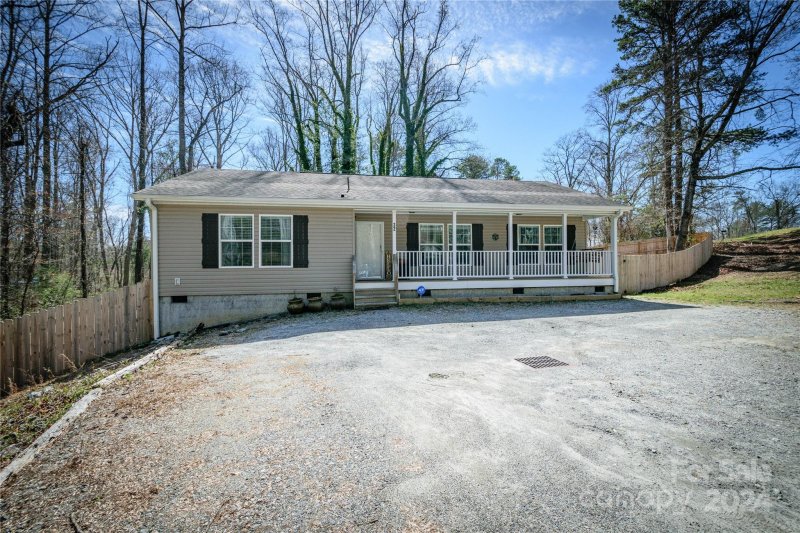 Property image 2 at 32 Beechwood Lakes Drive, Hendersonville, NC 28792