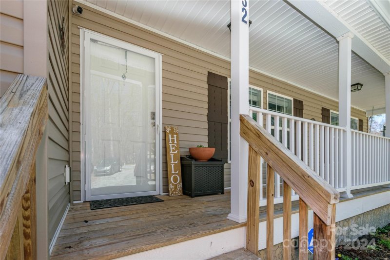 Property image 3 at 32 Beechwood Lakes Drive, Hendersonville, NC 28792