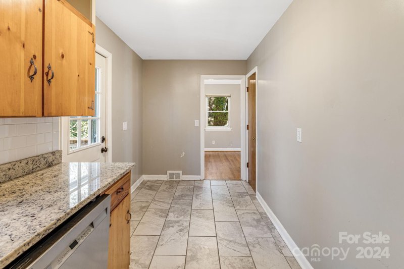 Property image 4 at 14 Governors Court, Asheville, NC 28805