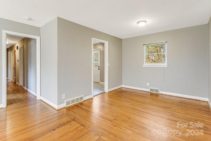 Property image 5 at 14 Governors Court, Asheville, NC 28805