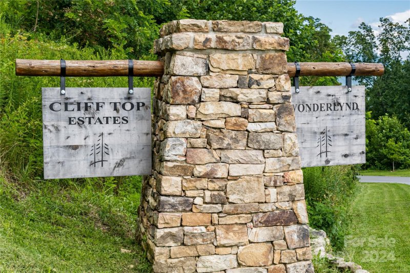 Property image 4 of 506 Southcliff Parkway in Southcliff, Fairview, NC 28730