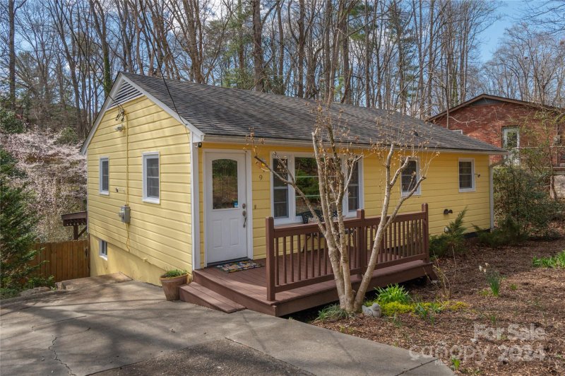 Property image 2 at 9 Rosemary Road, Asheville, NC 28806