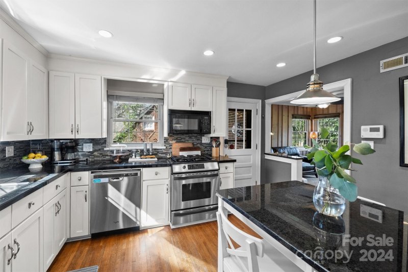 Property image 4 at 1327 Woodland Drive, Charlotte, NC 28205