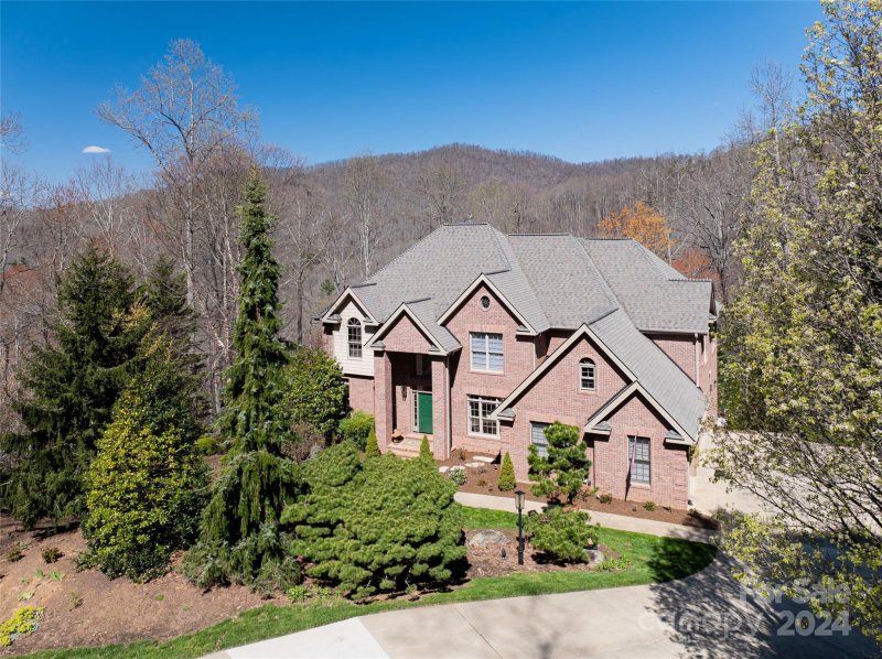 24 Hearthstone Drive