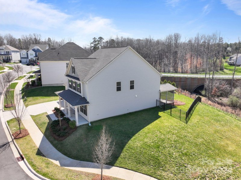 Property image 3 at 17613 Shasta Daisy Circle, Davidson, NC 28036