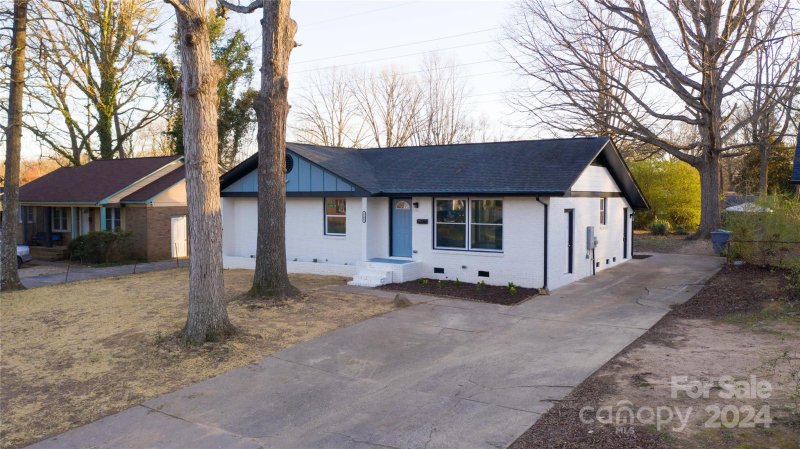 Property image 2 at 1101 Georgetown Drive, Charlotte, NC 28213