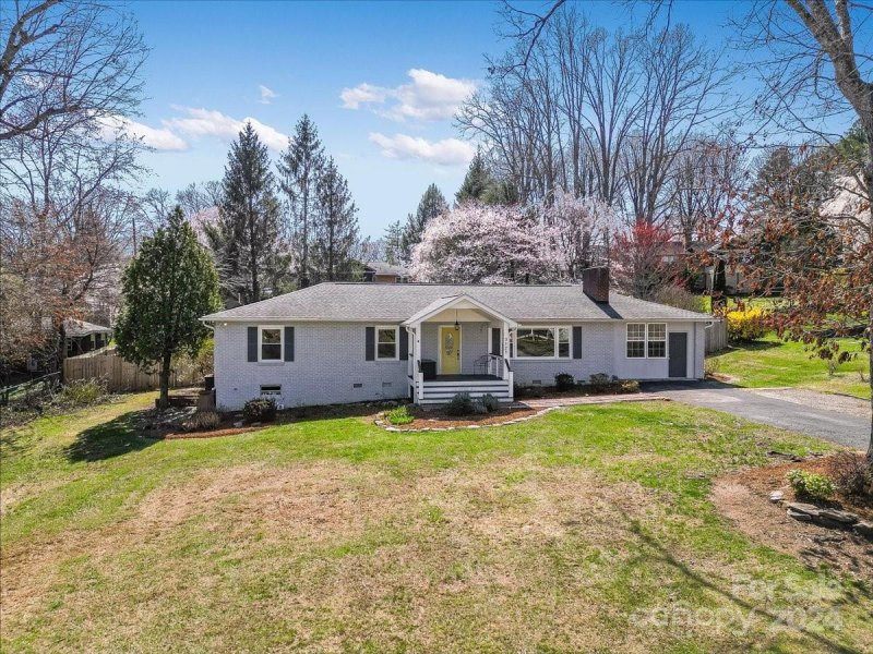 Property image 2 at 3121 Wesley Way, Hendersonville, NC 28792