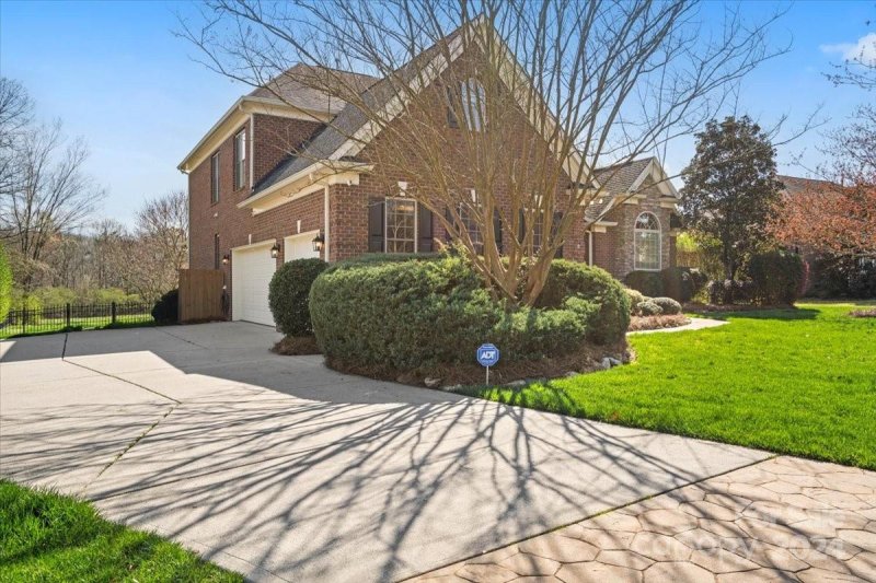 Property image 3 at 5903 Four Wood Drive, Matthews, NC 28104