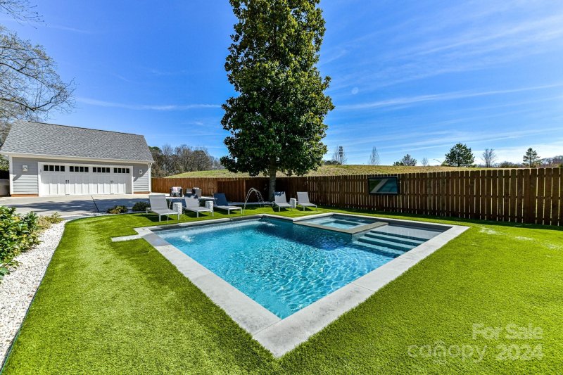 Property image 3 at 3709 Commonwealth Avenue, Charlotte, NC 28205