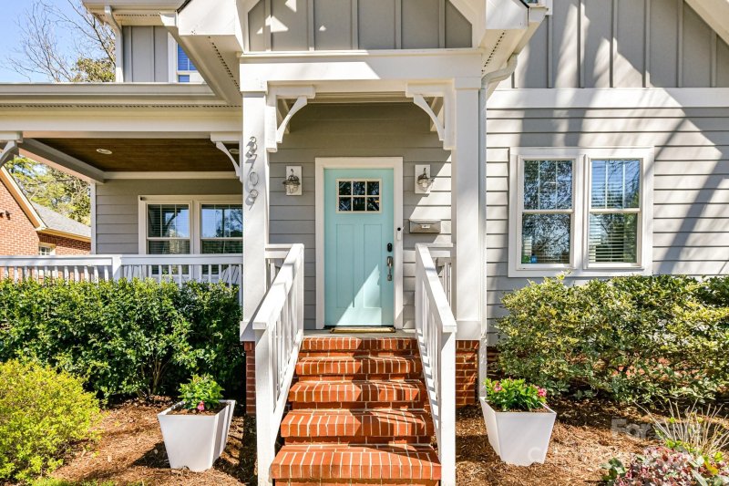 Property image 4 at 3709 Commonwealth Avenue, Charlotte, NC 28205