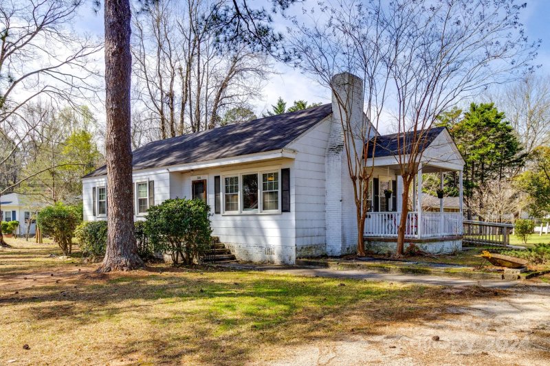 Property image 2 at 306 Palmetto Avenue, Winnsboro, SC 29180