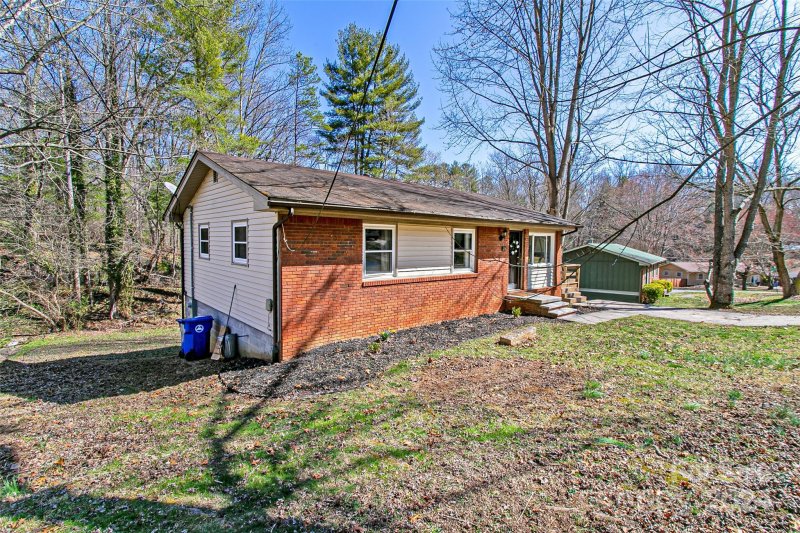 Property image 2 at 24 Lancelot Lane, Asheville, NC 28806