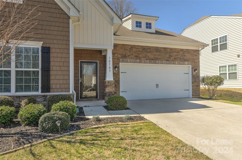 Property image 3 at 10703 Sapphire Trail, Davidson, NC 28036