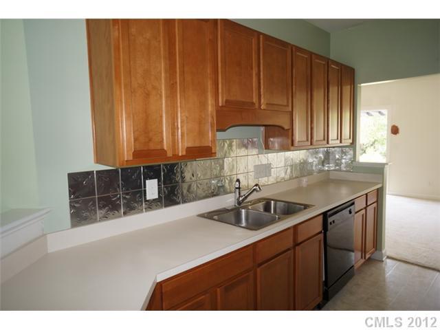 Property image 3 at 526 E Iredell Avenue, Mooresville, NC 28115