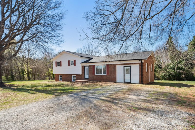 Property image 2 at 124 Kilborne Drive, Newton, NC 28658