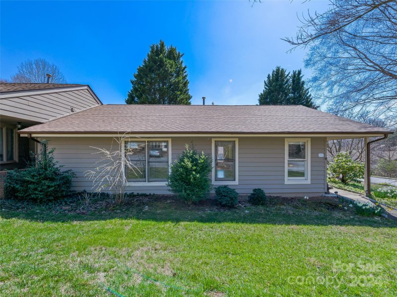 Property image 2 at 11 Elderberry Lane, Asheville, NC 28805