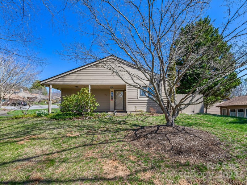 Property image 3 at 11 Elderberry Lane, Asheville, NC 28805