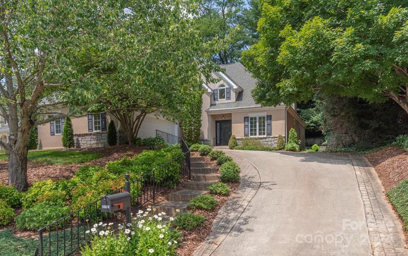 Property image 2 at 11 Clovelly Way, Asheville, NC 28803