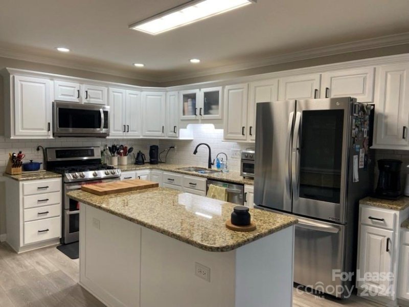 Property image 3 at 10701 Maryfield Lane, Charlotte, NC 28277