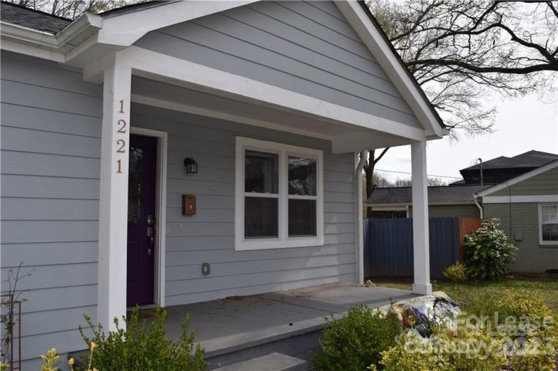 Property image 2 at 1221 Meadow Lane, Charlotte, NC 28205