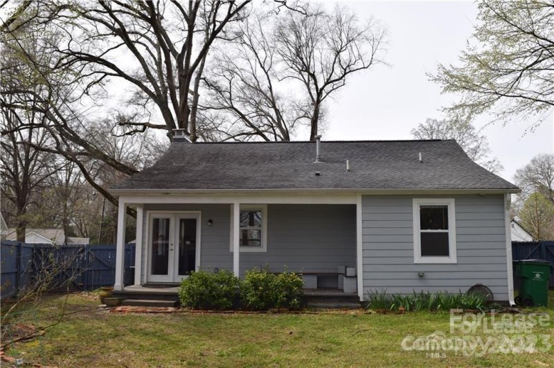 Property image 3 at 1221 Meadow Lane, Charlotte, NC 28205