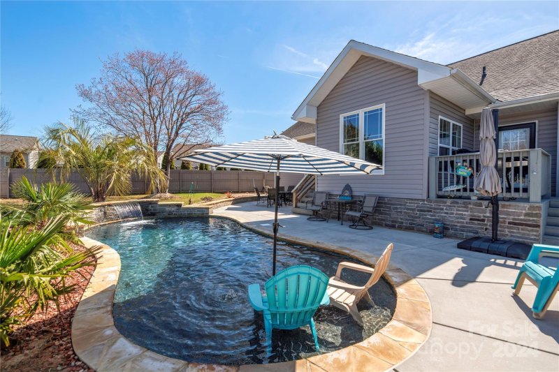 Property image 2 at 128 Logan Ridge Drive, Statesville, NC 28677